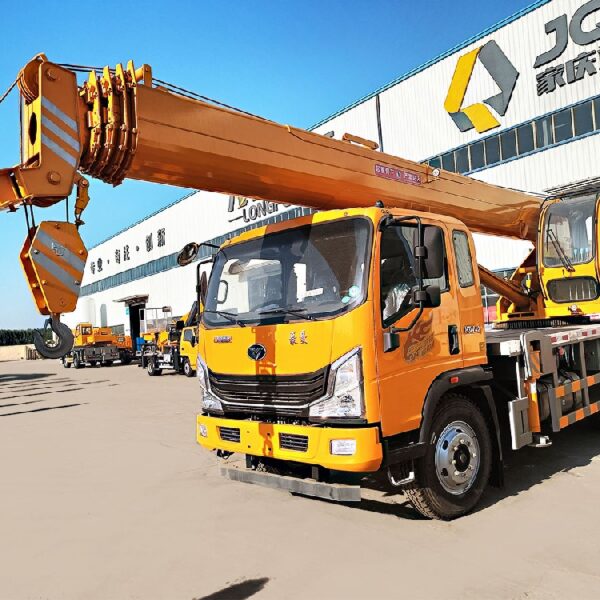 شاحنة الرافعة الاحترافية *HOWO* بوزن 16 طن – الأداء القوي بين يديك من *معدات الرؤية